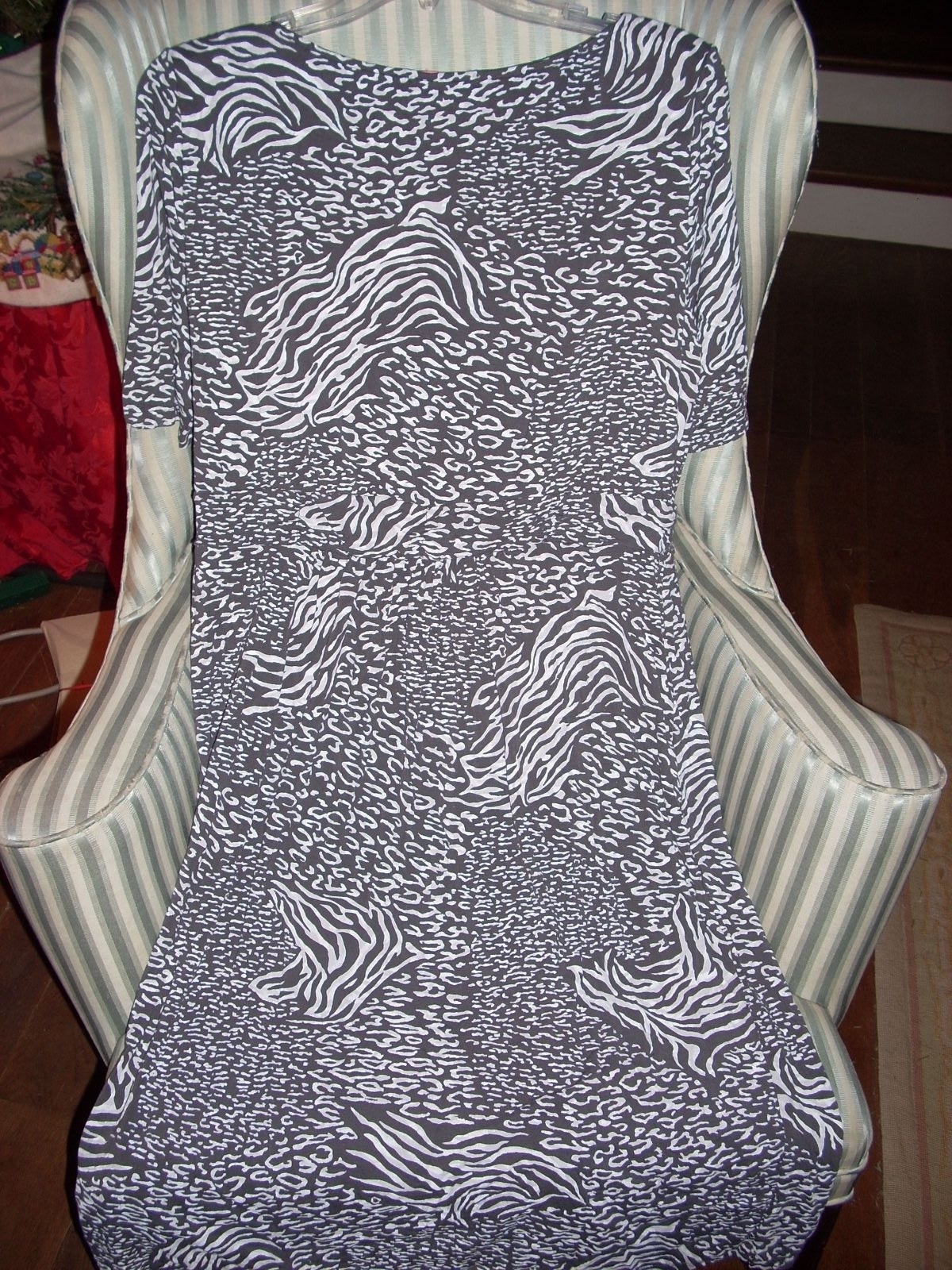 NWT FRESH PRODUCE FLUTTER DRESS IN TUNISIA DESIGN …..FLATTERING RET $89 (M)