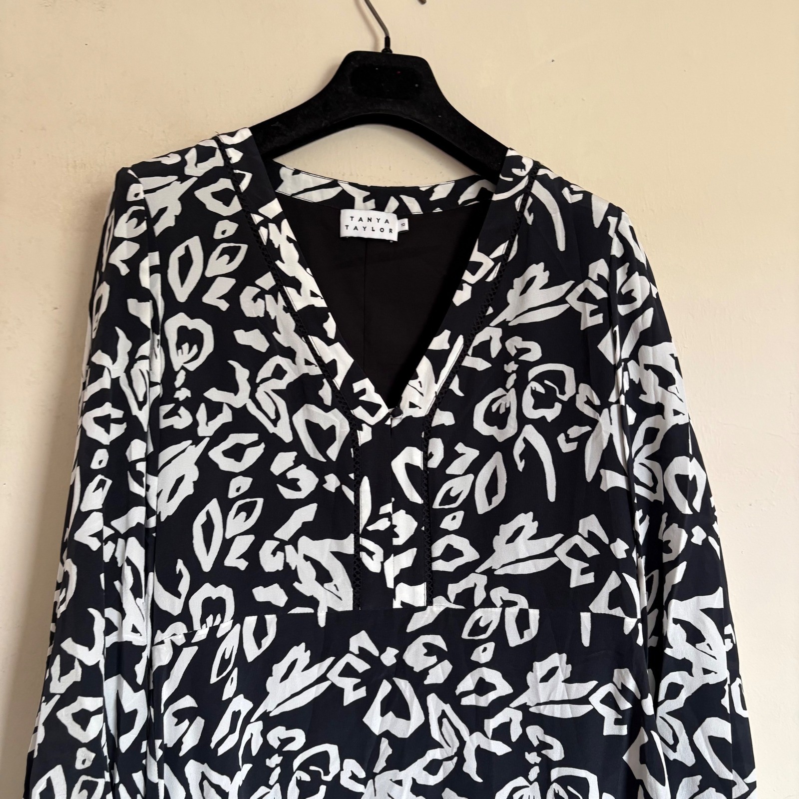 Tanya Taylor Black and White Silk Abstract Print V-Neck Mini Dress Size 10