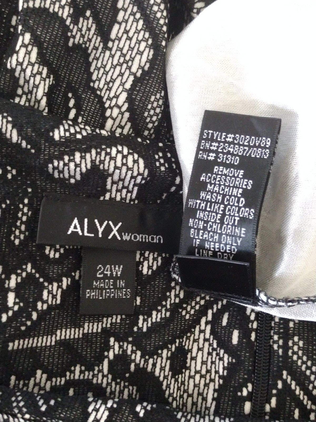 WOMAN ALYX OCCASION LACE KNEE DRESS Size 24W SHORT SLEEVE ZIPPER BLACK/WHITE