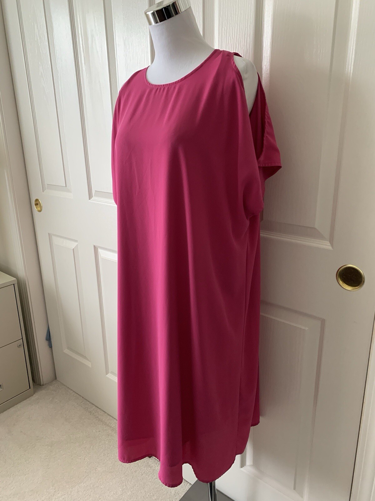 MOSSIMO BEAUTIFUL COLD SHOULDER SHORT SLEEVE POLYESTER LINED DRESS – SIZE XL