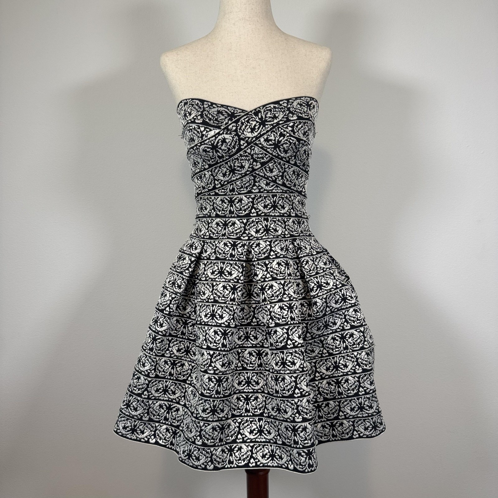 Gracia Dress Womens Small Black White Textured Strapless Fit & Flare Jacquard