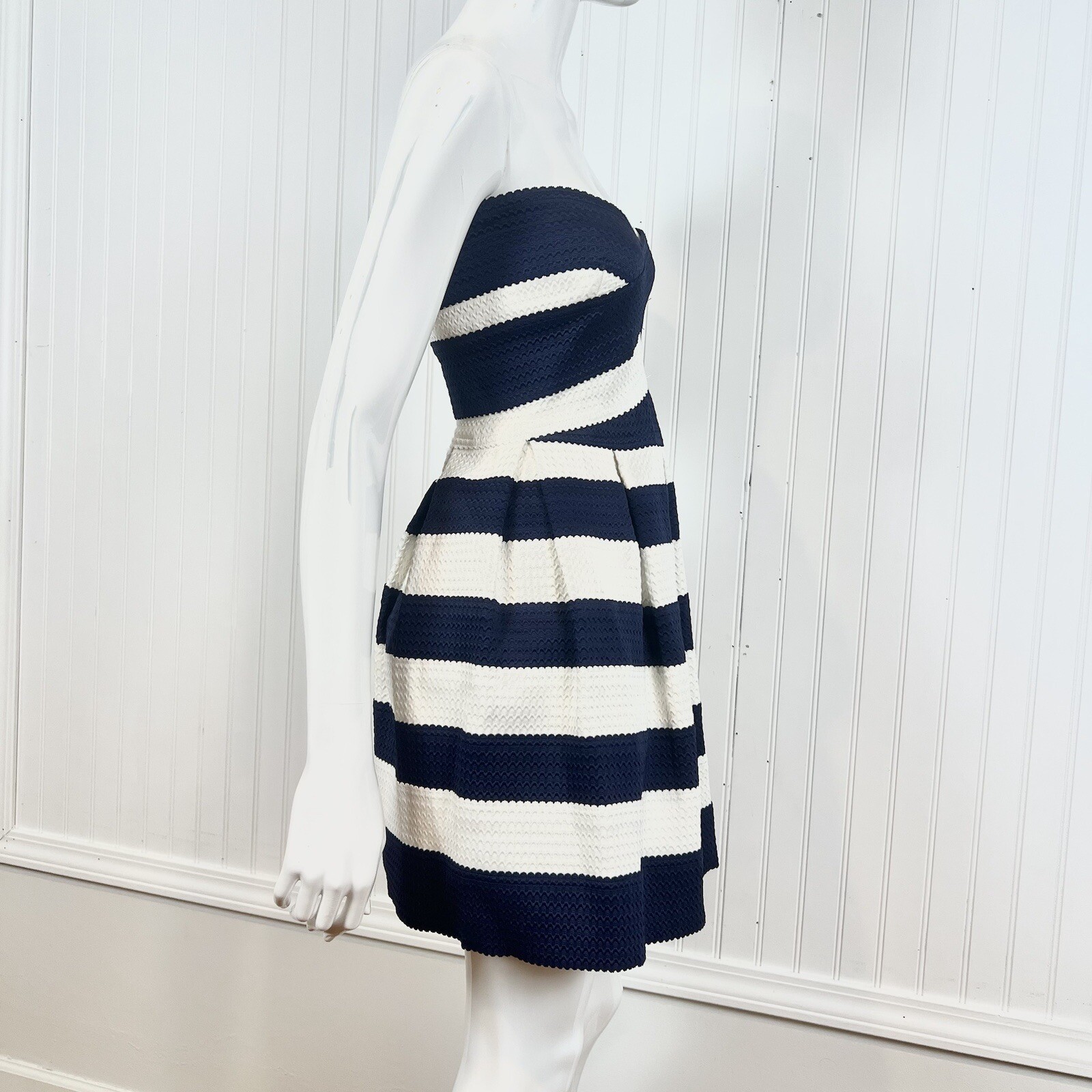 BCBG MaxAzria Women’s Size S Strapless Mini Bandeau Bandage Dress Blue White