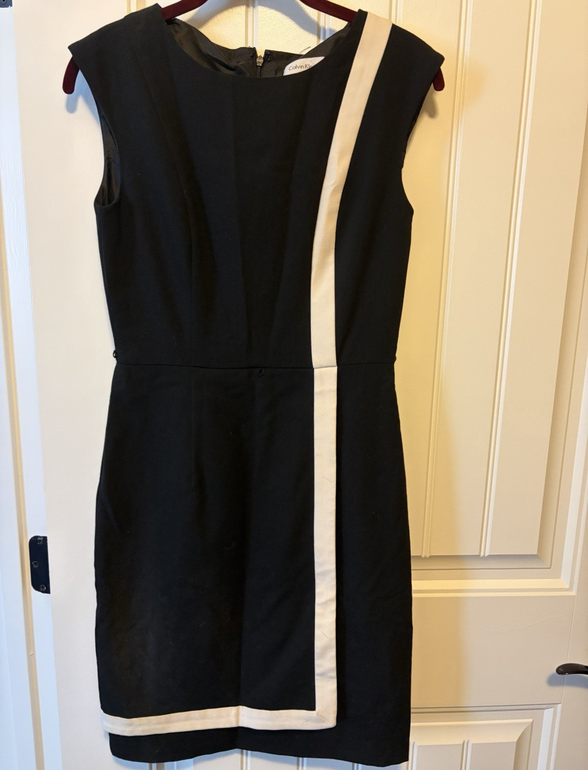 Calvin Klein Women’s Black/White Colorblock Sheath Round Neck Sleeveless sz 2
