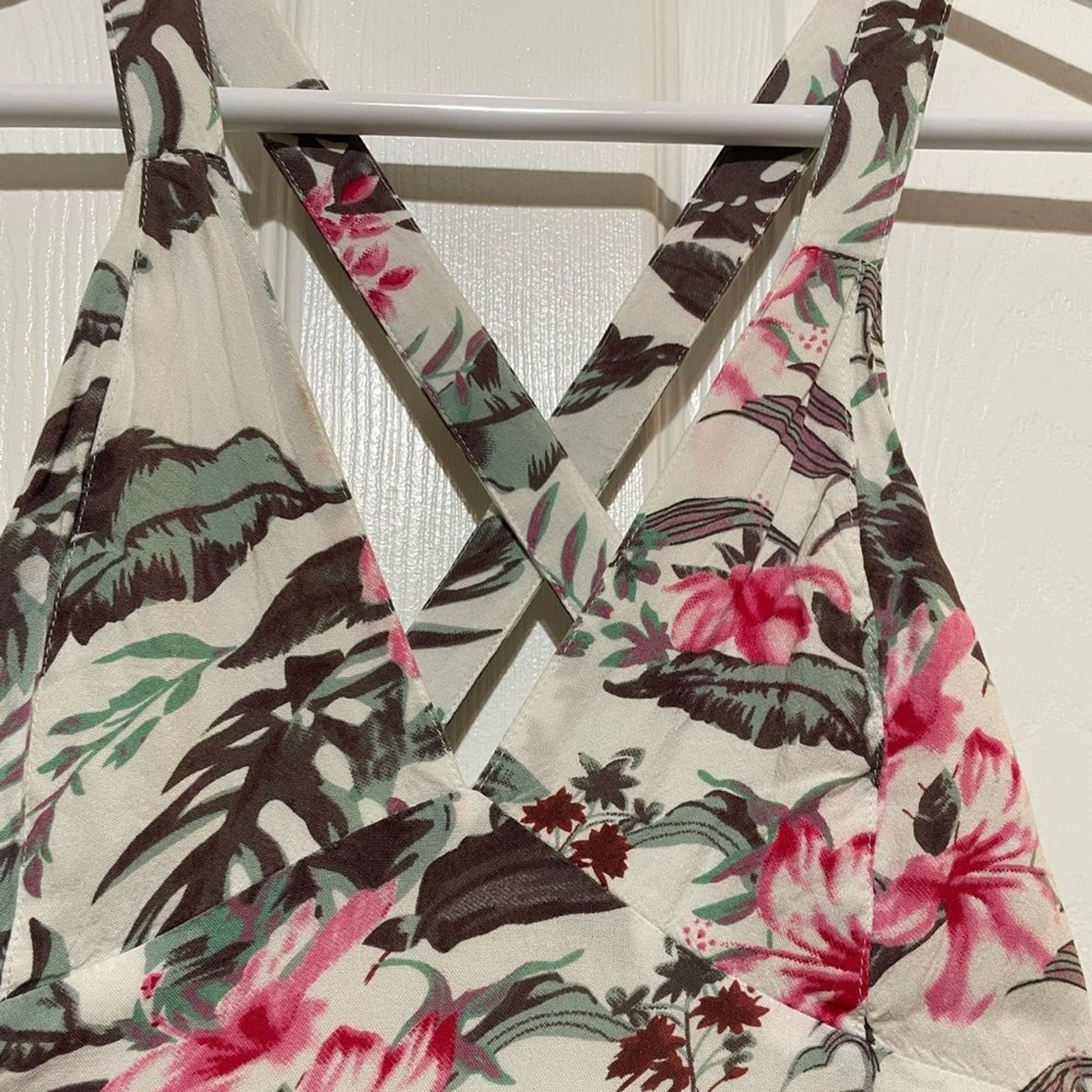 🎉Host Pick 🎉Sim & Sam’s Floral Tropical V-Neck Maxi Dress Cross Strap Size S
