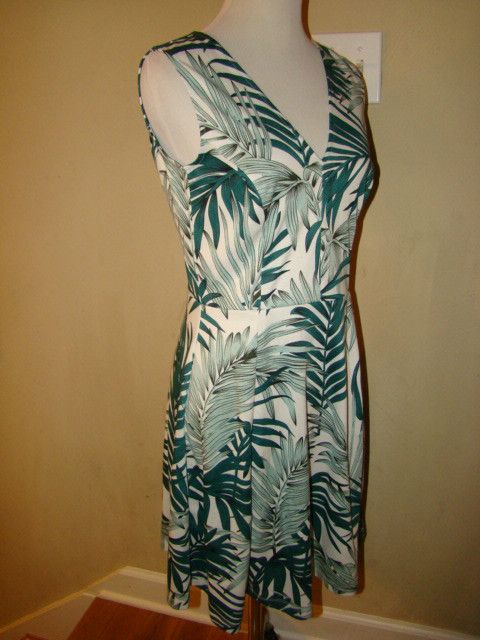 H & M DARK GREEN WHITE BOITANICAL FLORAL FLOWER 50’S 60’S MAD MEN STYLE DRESS M
