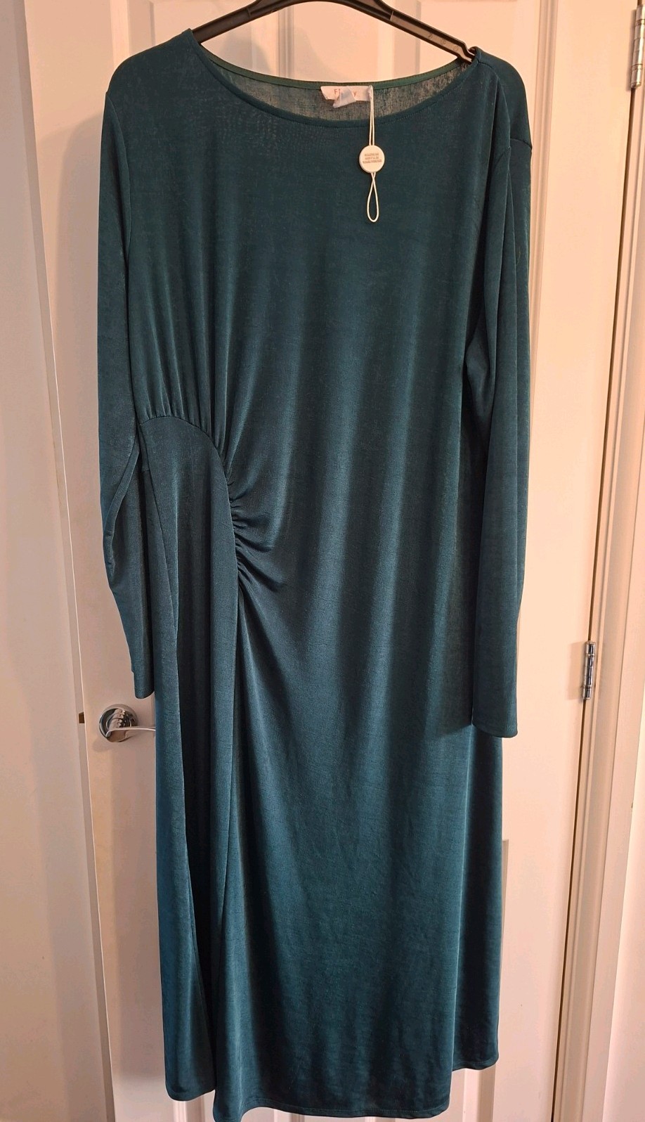 FINERY DRESS SIZE 20 EMERALD GREEN ATRETCHY AND COMFORTABLE BNWT STUNNING