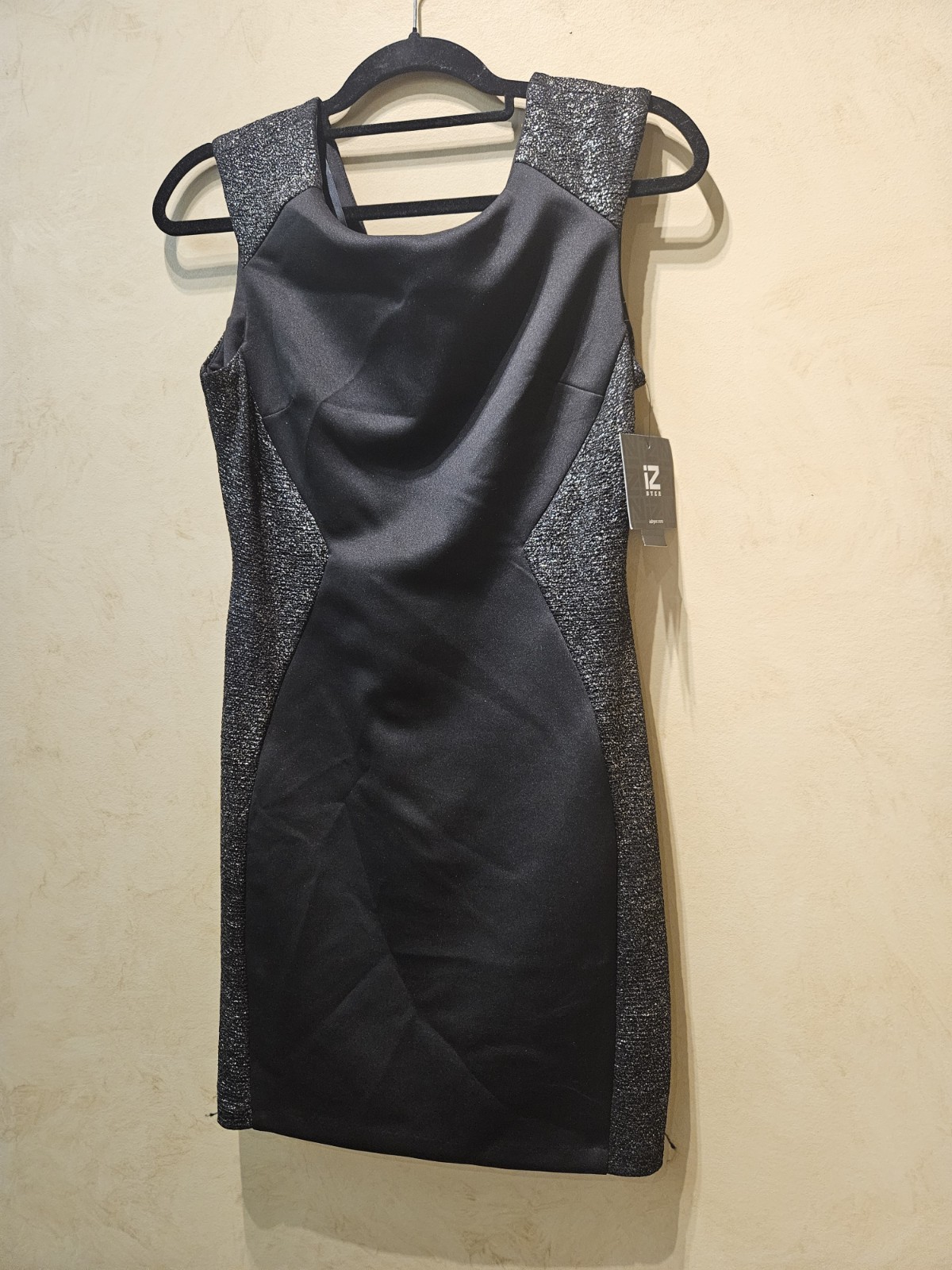 T24) Coctail Dress IZ BYER Party Scuba Women’s Black & Gold Glitter Dress Size 7