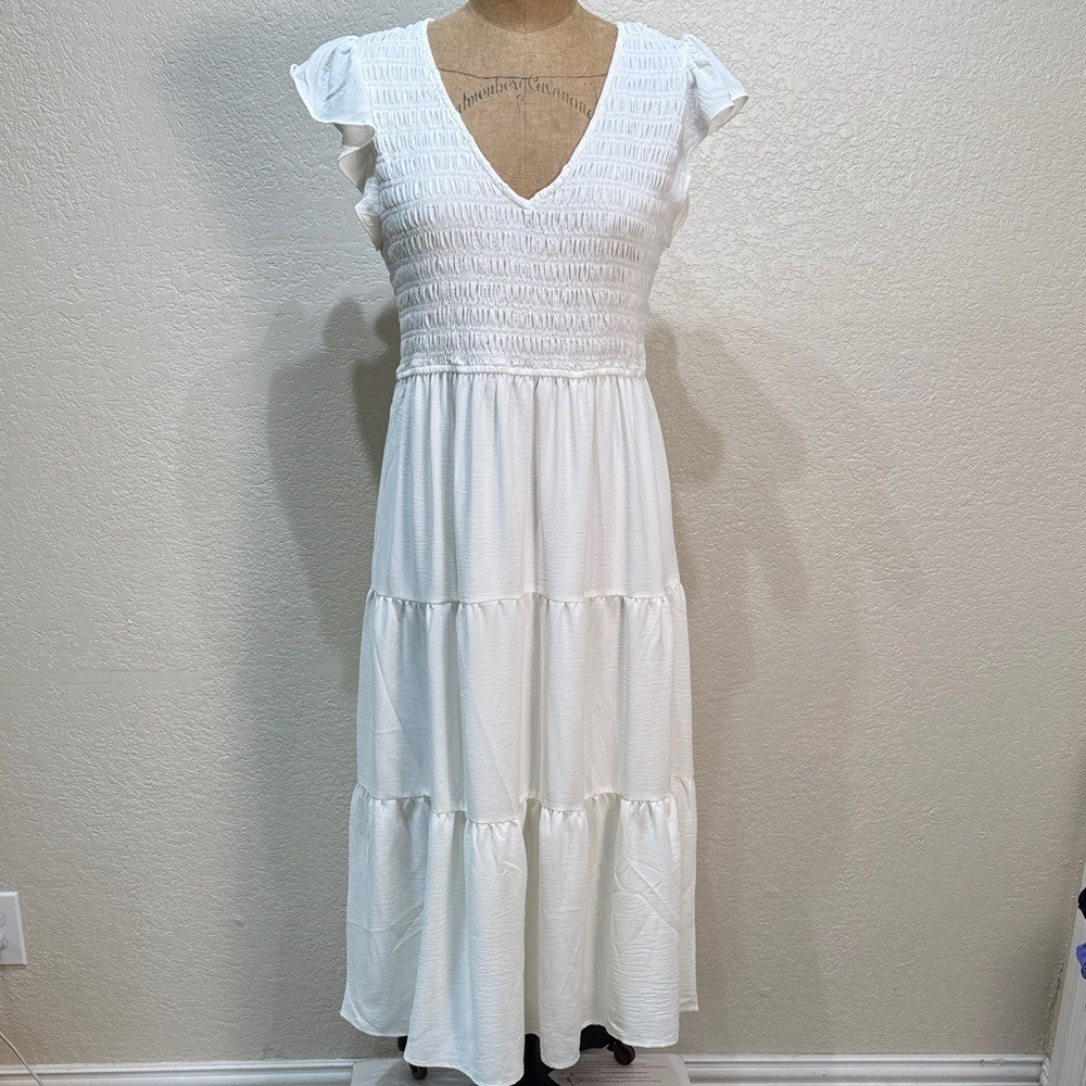 Blue Pepper Women Large Smocked V-Neck White Tiered Ruffle Dress NWT