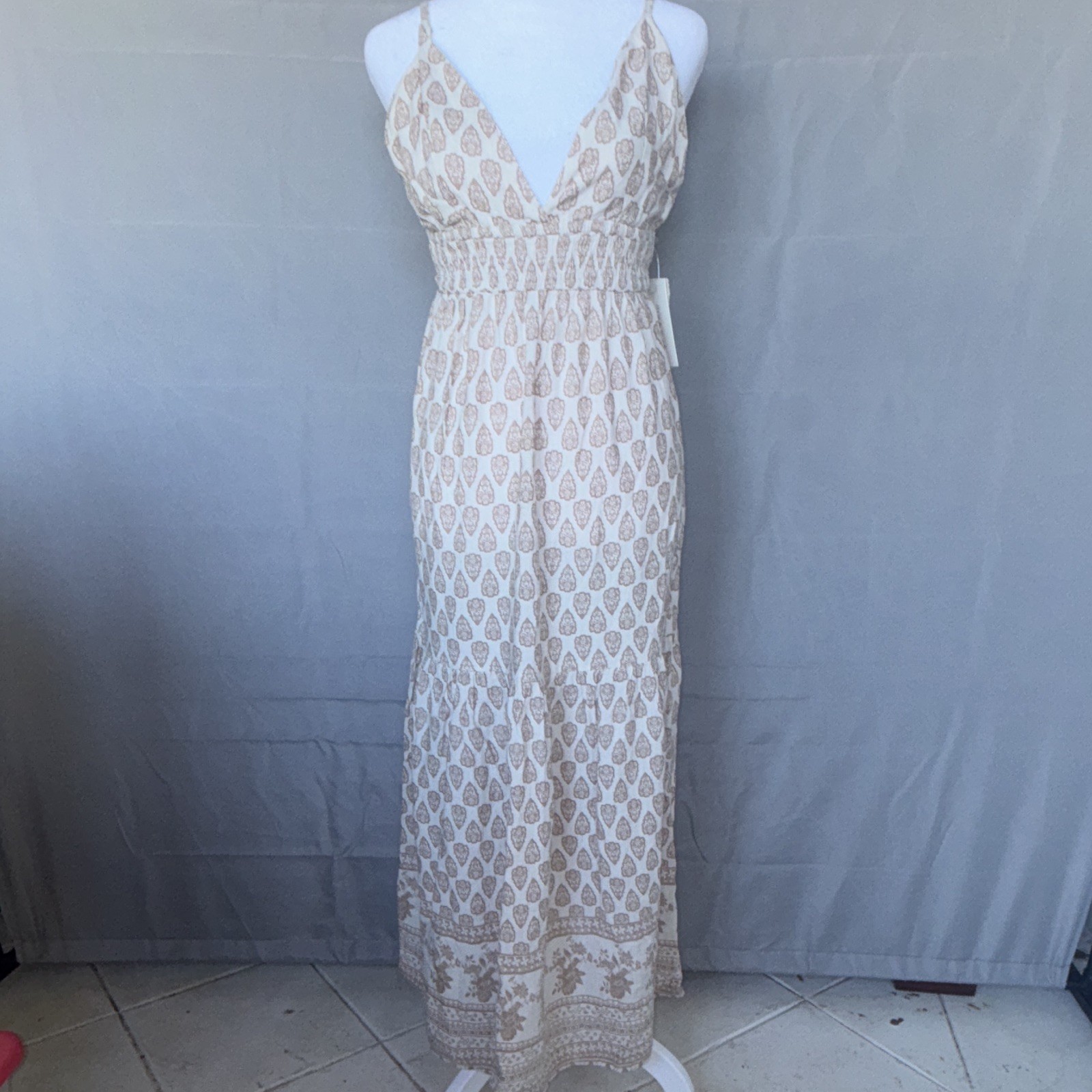 Sim & Sam Women’s Beige/White Floral V-Neck Strappy Smocked Woven Maxi Dress M