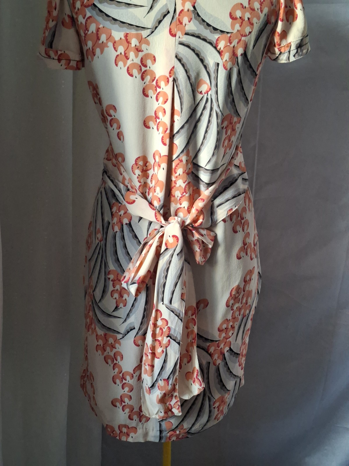 100% Silk Wrap Style Dress Cream Peach Art Print Belted V-Neck Short Sleeve Size