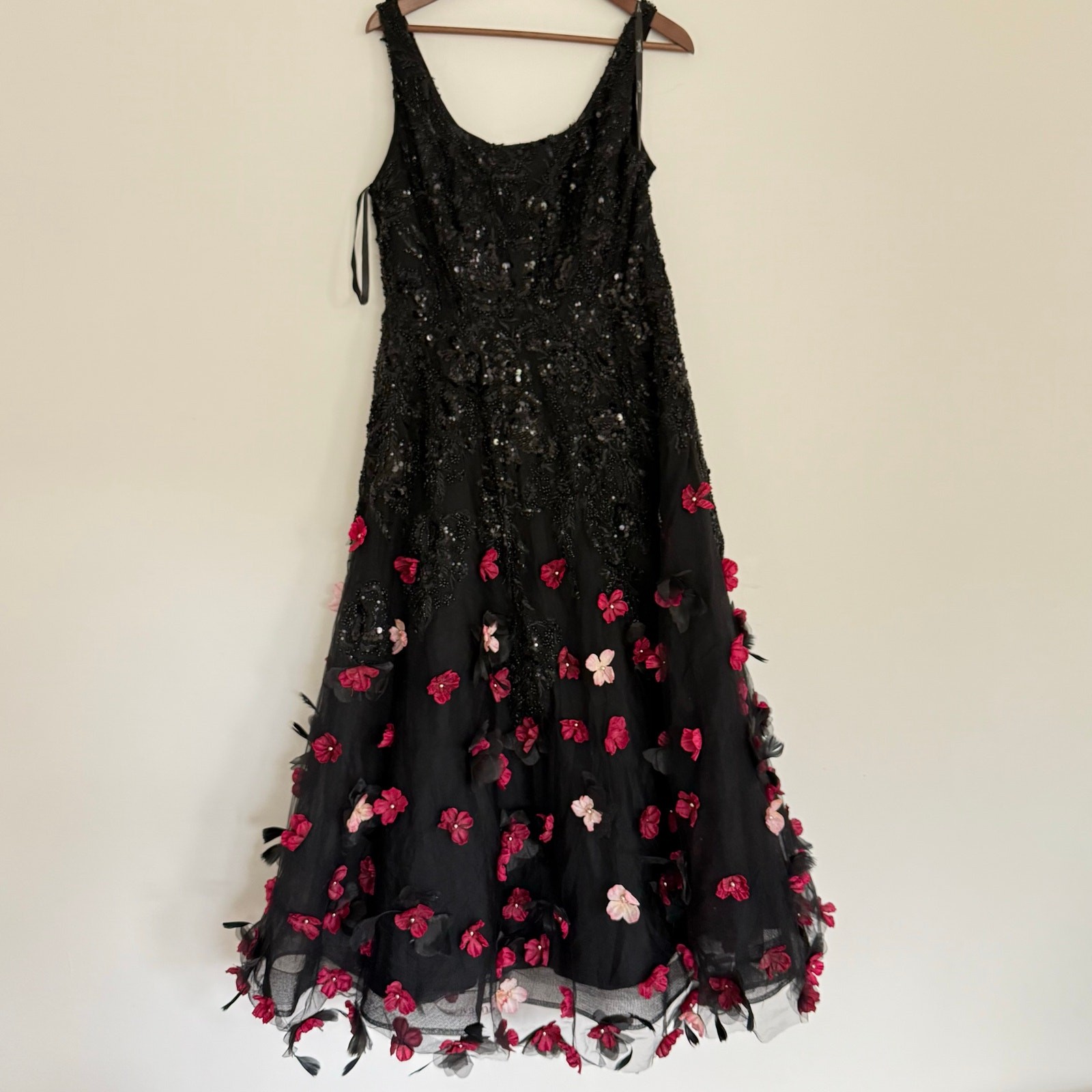 NEW Mag Duggal Sequin Floral Appliqué 3D FlowersBlack Midi Dress Size 10