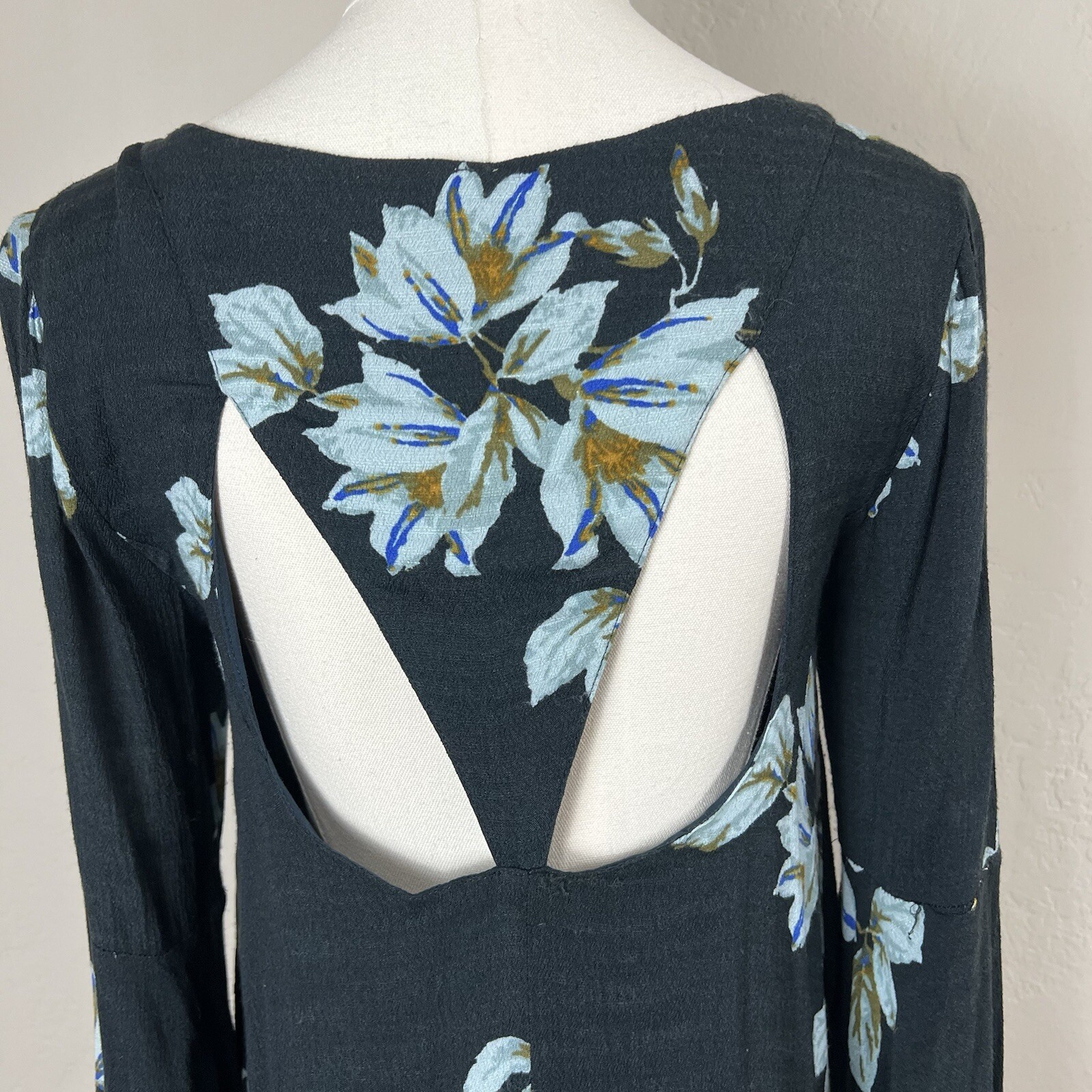 Free People Wanderer Mini Dress Gray Floral Cutout Long Bell Sleeve Lace Size XS