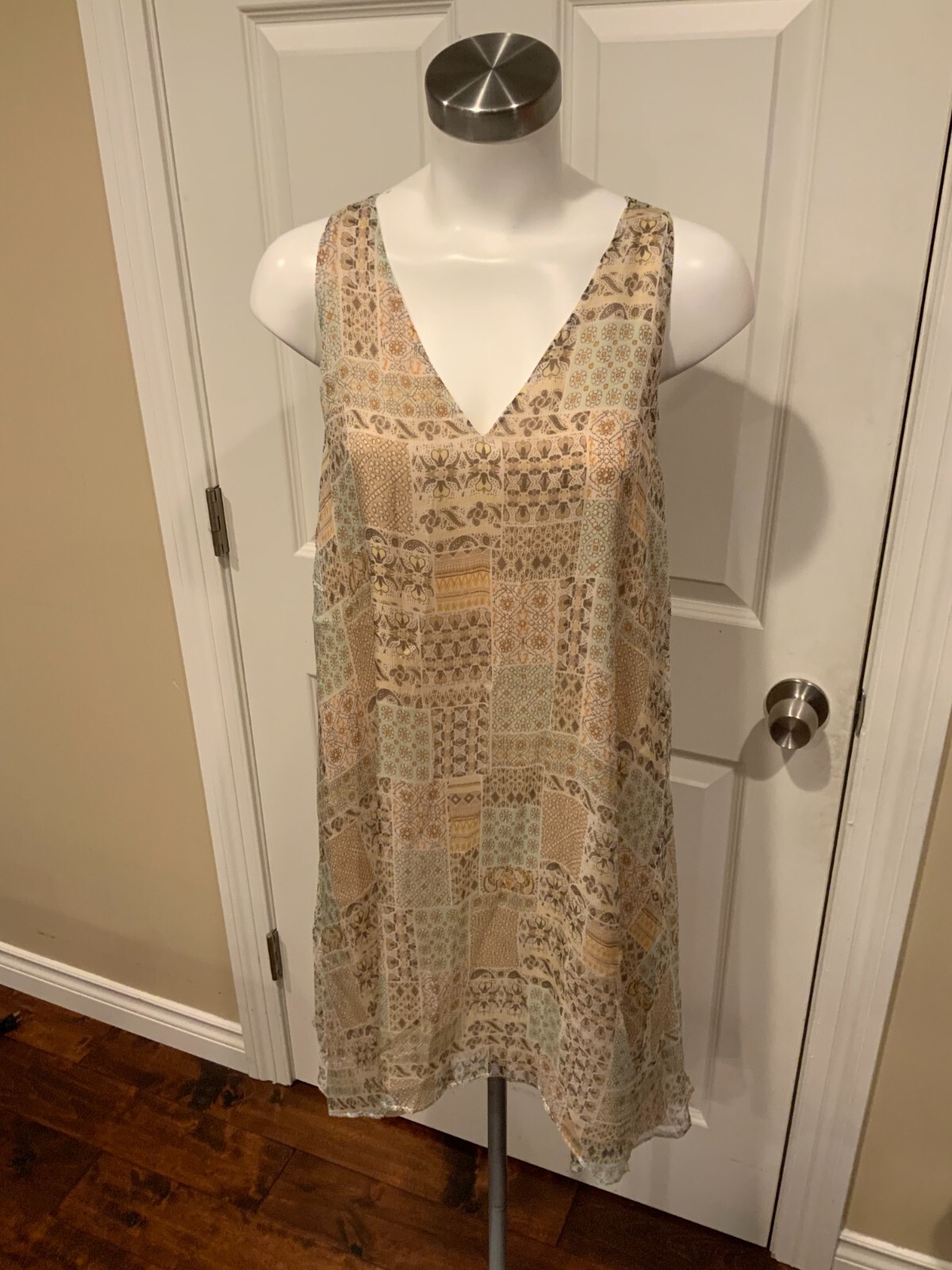 Massimo Dutti Tan V-Neck Trapeze Dress w/ Paisley Print, Size 6