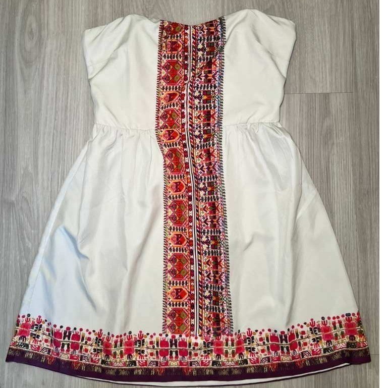 Roxy White Strapless Smocked Top Embroidered Tribal Border Dress L G G