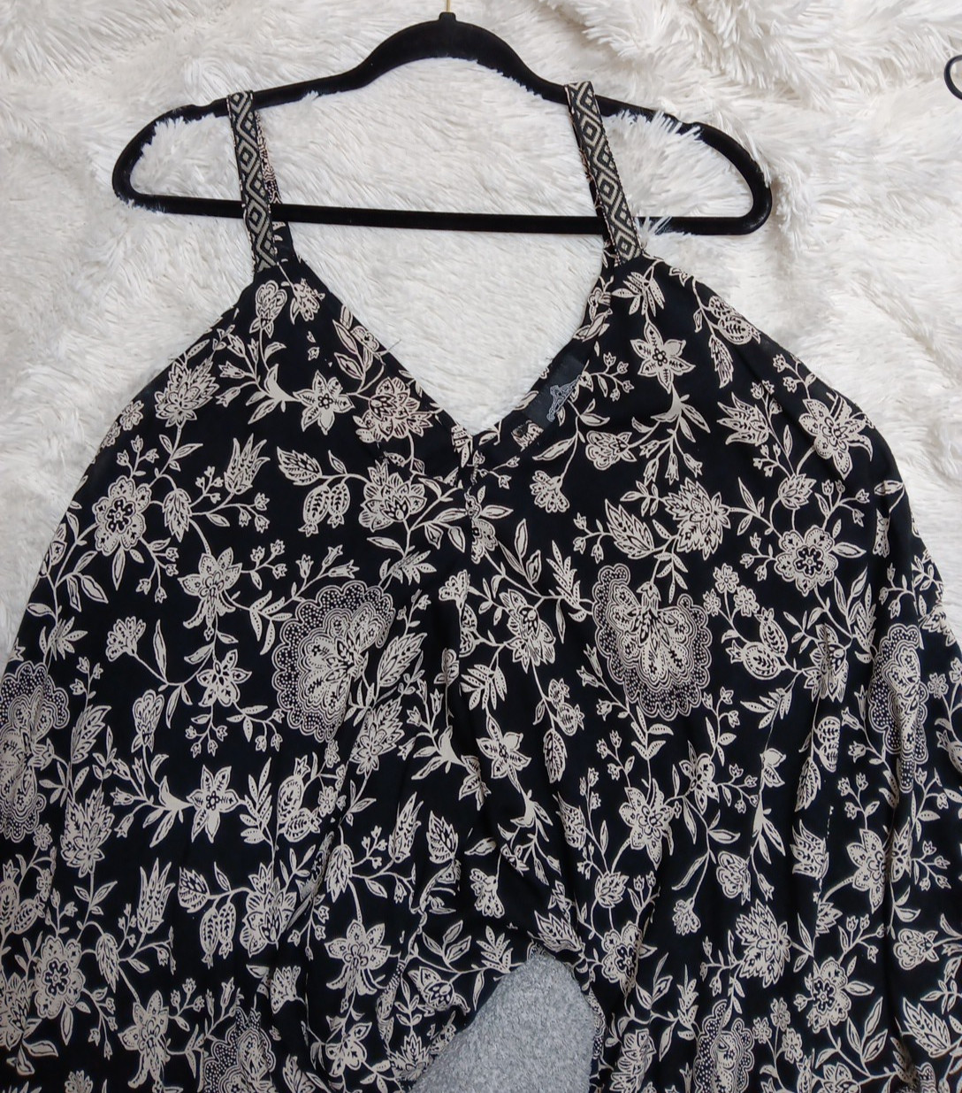 Angie Black and white Boho flower print Jumpsuit size M for woman