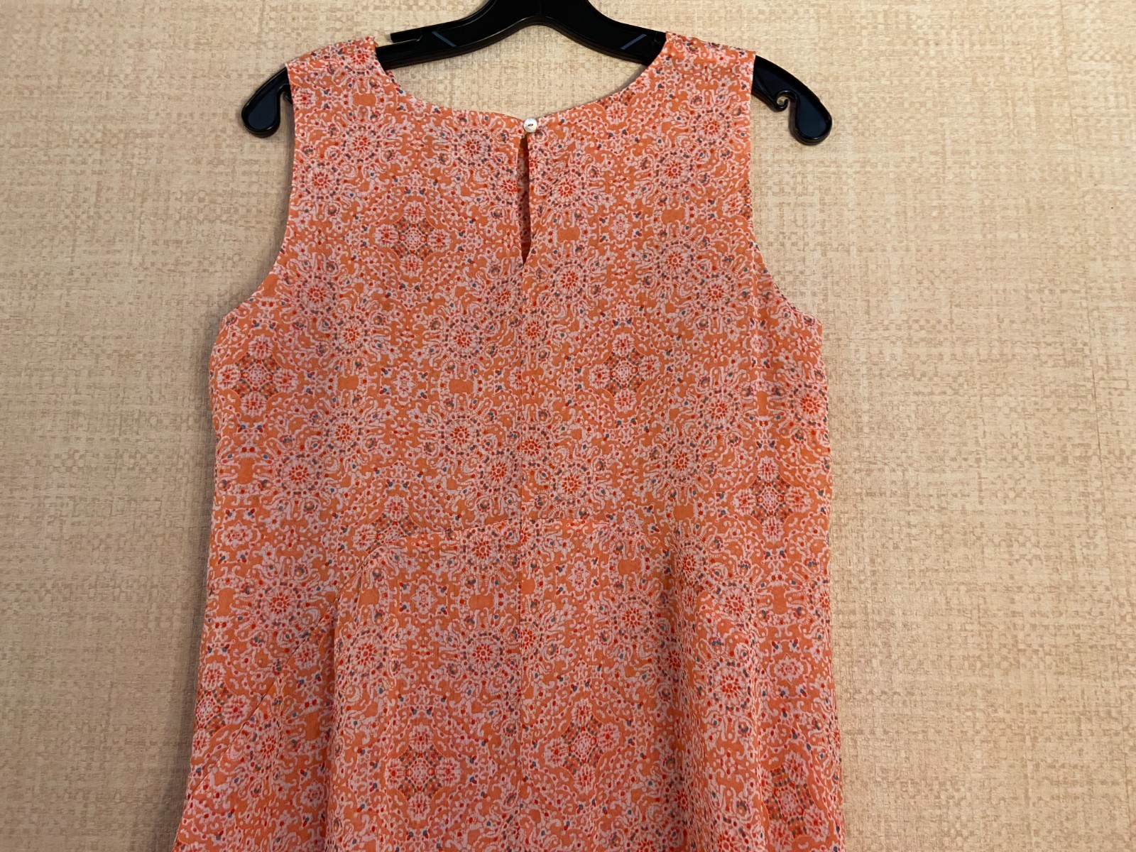 Fever sleeveless A-line shift short dress size M apricot with geometric print