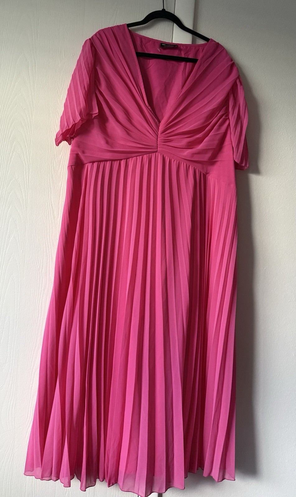 ASOS DESIGN Pink Pleated Chiffon V-Neck Flutter Sleeve Lined Dress 20