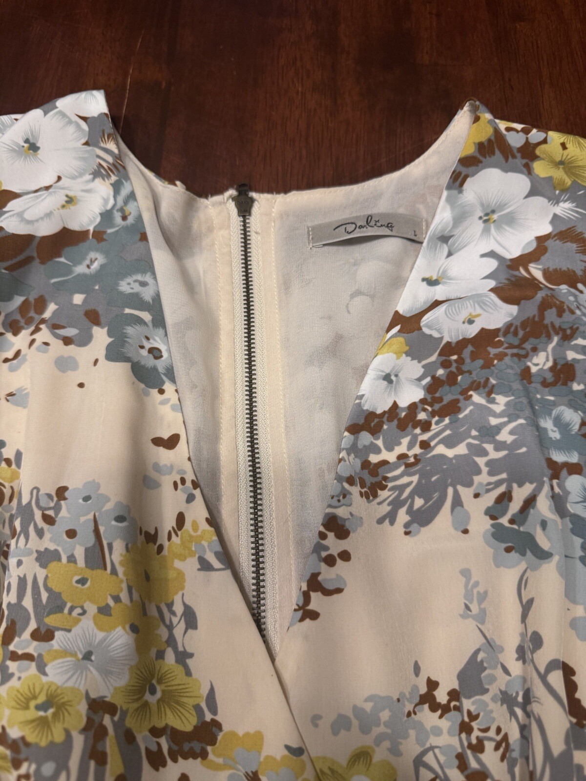 Darling Dress Adjustable Tie Waist Zippered Back V Neck Gorgeous Floral Size L