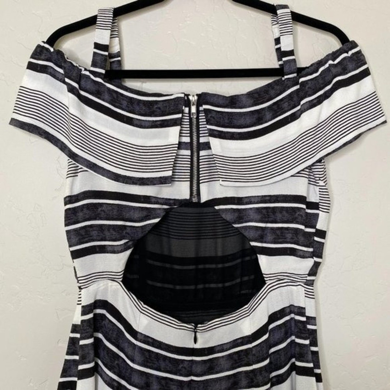 Olivaceous NWT Striped Cold Shoulder Dress Medium