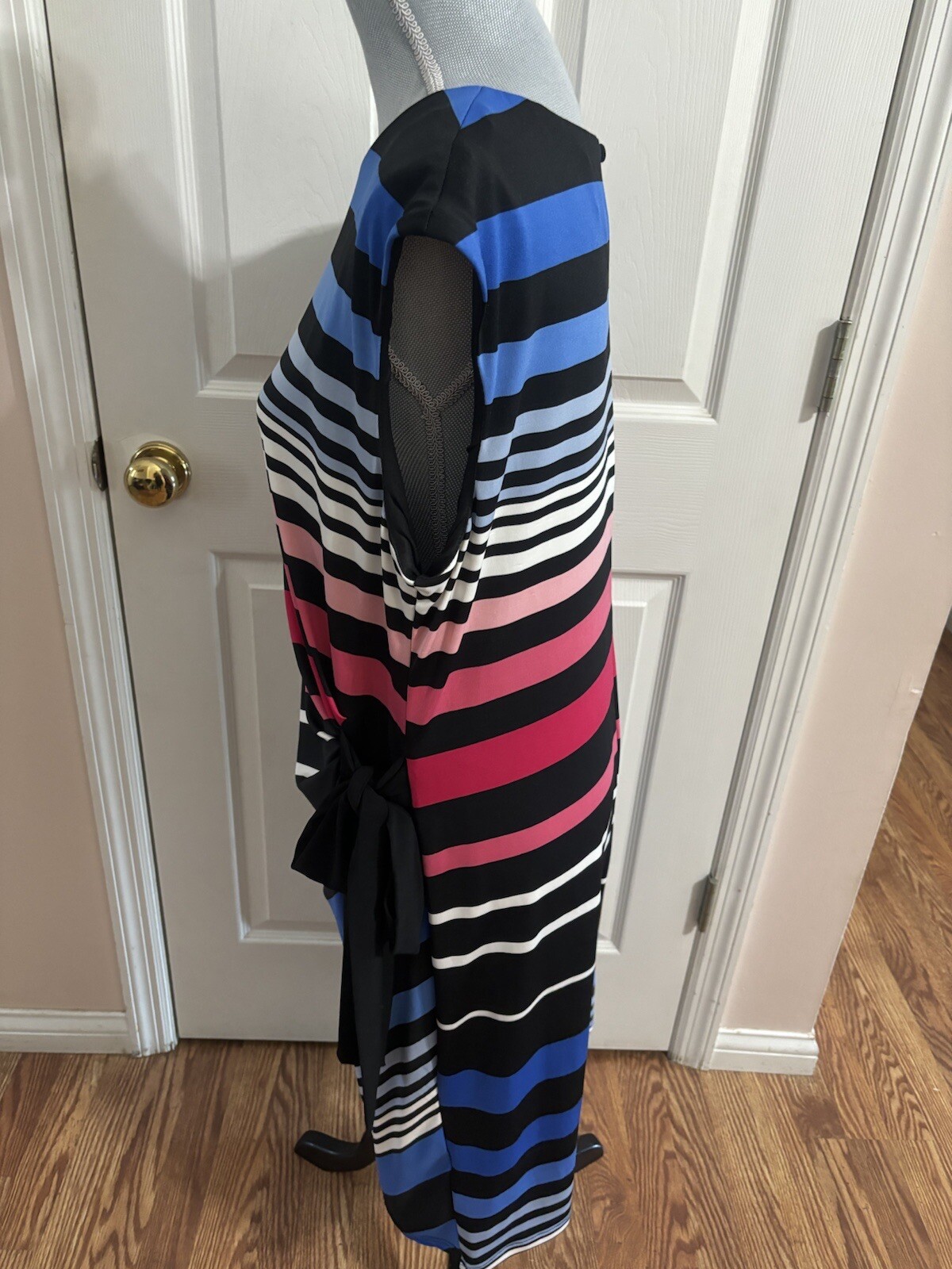 R &K multi color dress 96% polyester 4% spandex . XL