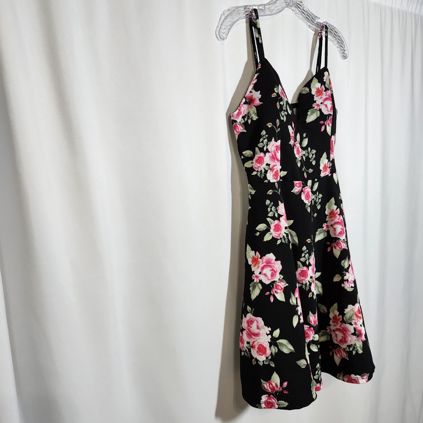 No Boundaries Women’s Size 7-9 Spaghetti Strap Black Floral Dress Roses