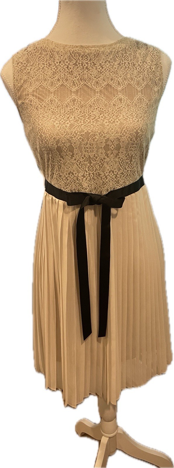 Forever 21 Lace & Pleated Dress, Cream With A Black Ribbon Waistline Sz Medium