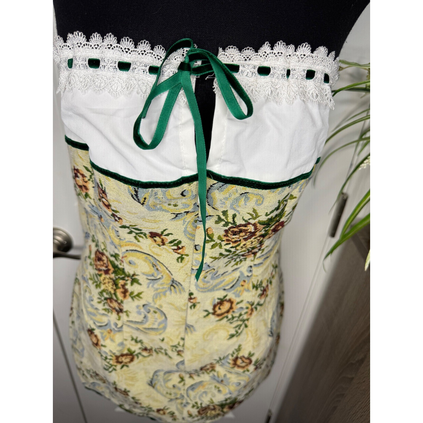 WOMEN’S MERIAN GREEN PATTERNED TAPESTRY MINI DRESS size SMALL