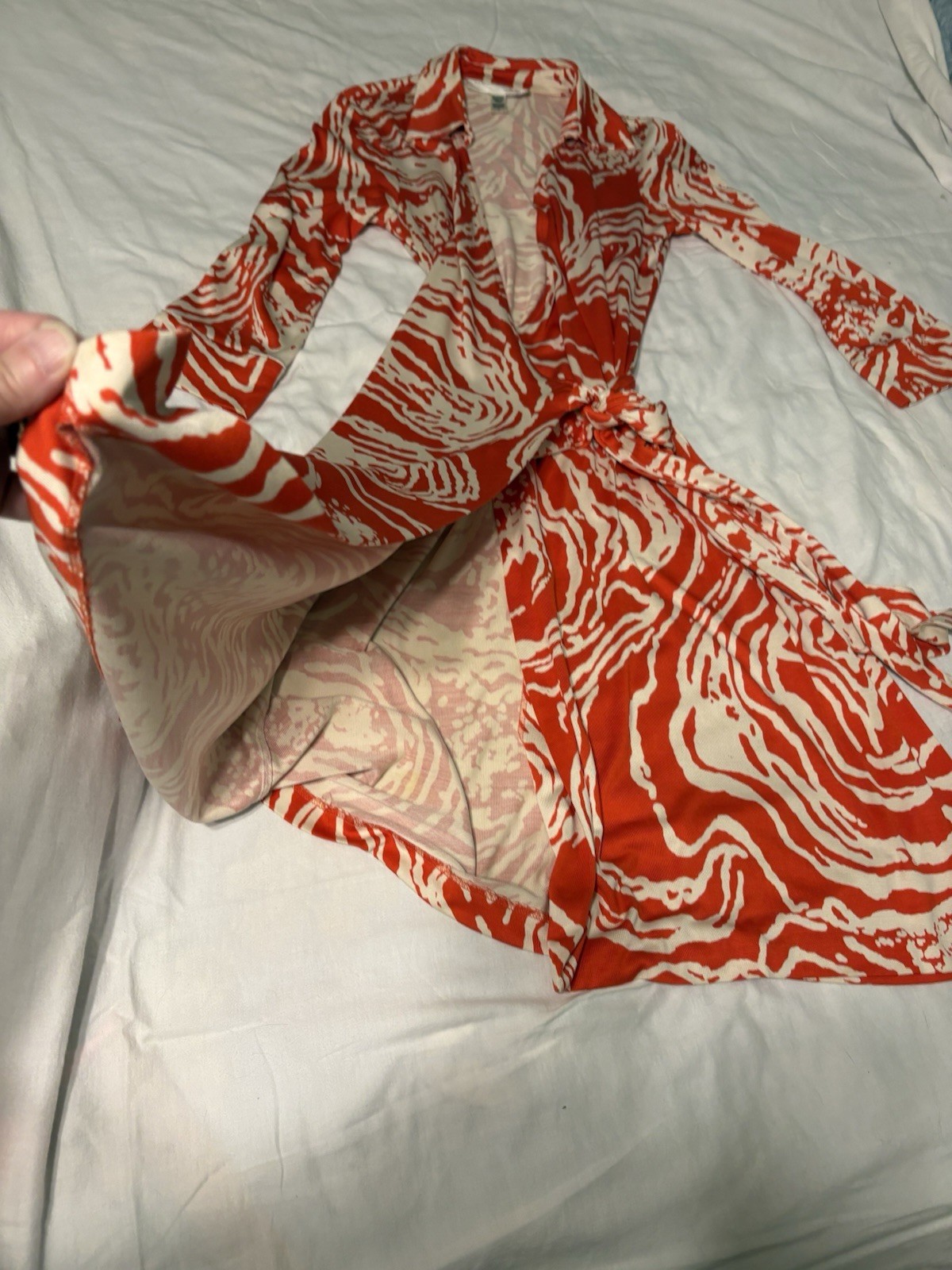 Diane von Furstenberg Vintage Red/White Abstract Silk Jersey Wrap Dress V-Neck 8