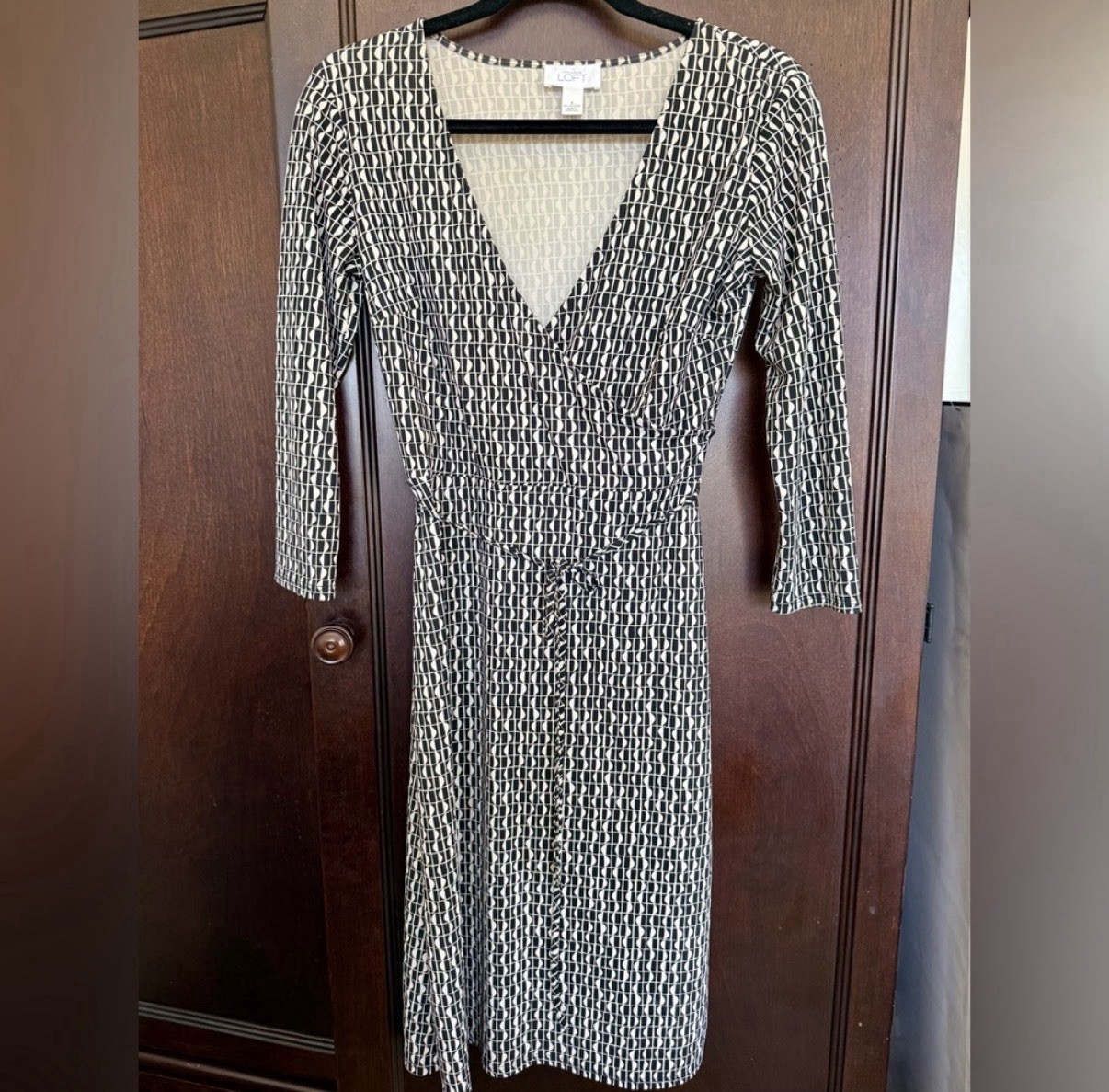 Ann Taylor Loft Faux Wrap Black/Khaki/Tan Stretchy Flattering Midi Dress Size 0
