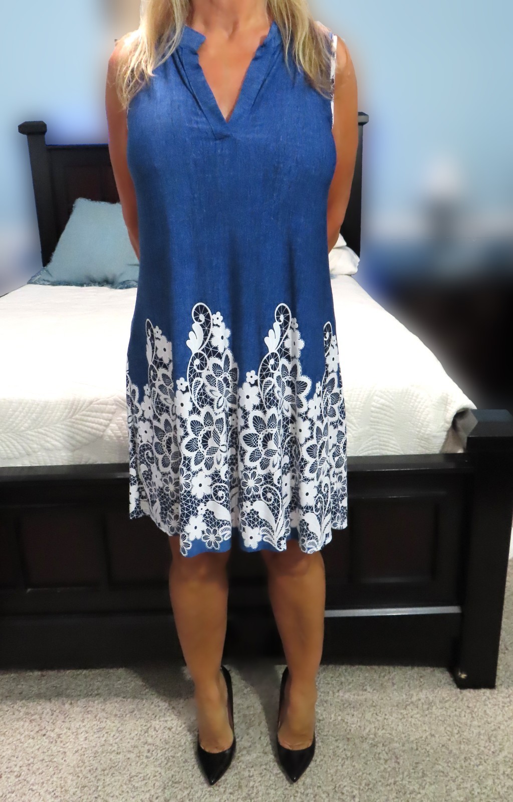 SJS Demin Look Blue Shift Dress w/White Lace Look Flowers V-Neck Sleeveless Sz S
