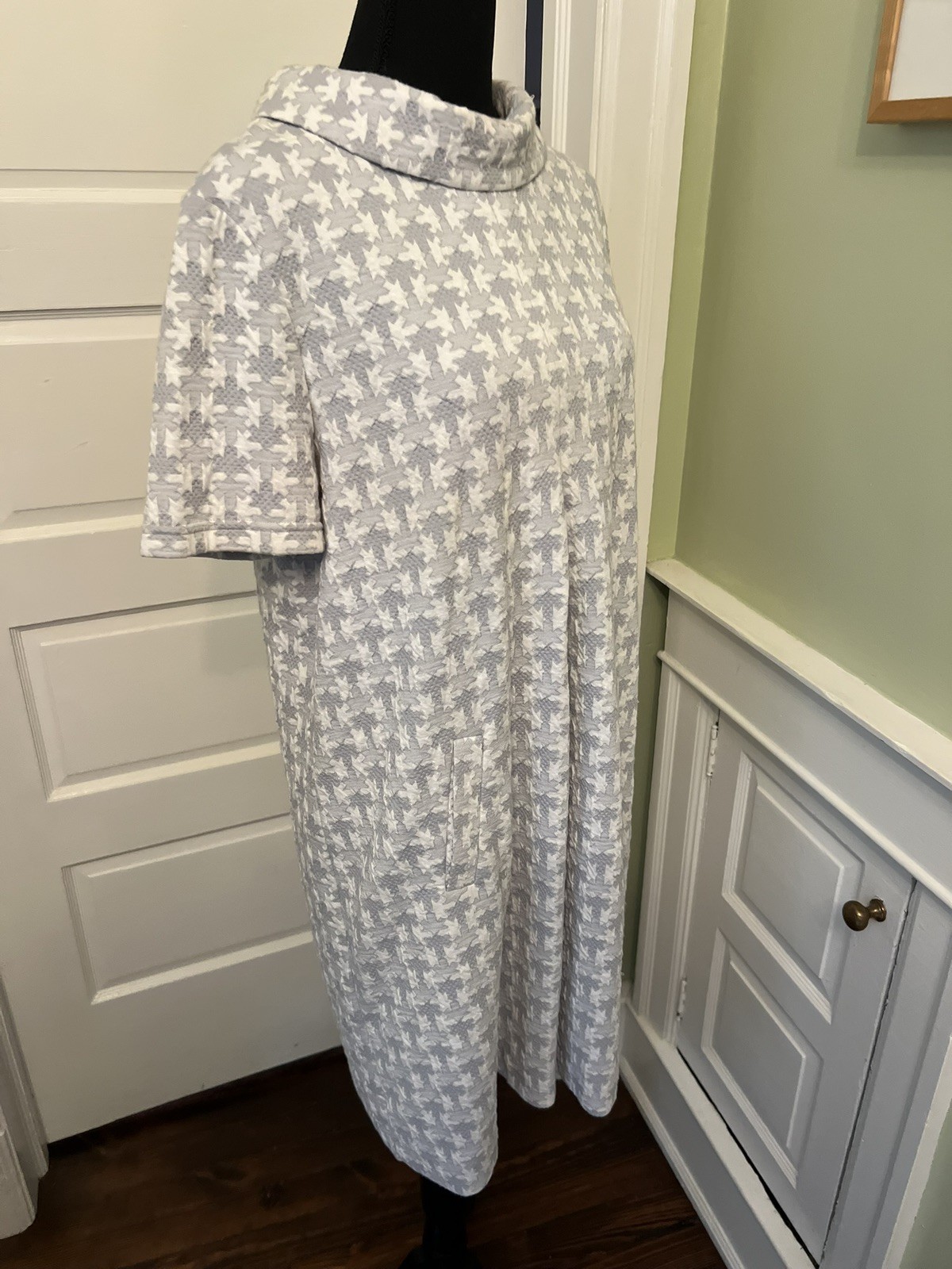 Tyler Boe Patterned Knit Blue Short Sleeve Cowl Neck Inverted Pleat Dress M