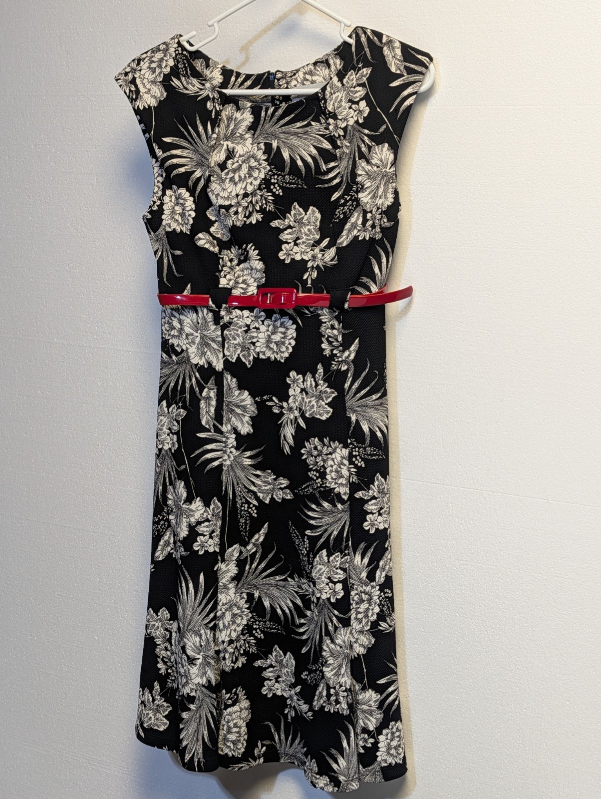 Shelby and Palmer A-Line Dress Size 6 White Black Floral Pattern Red Belt