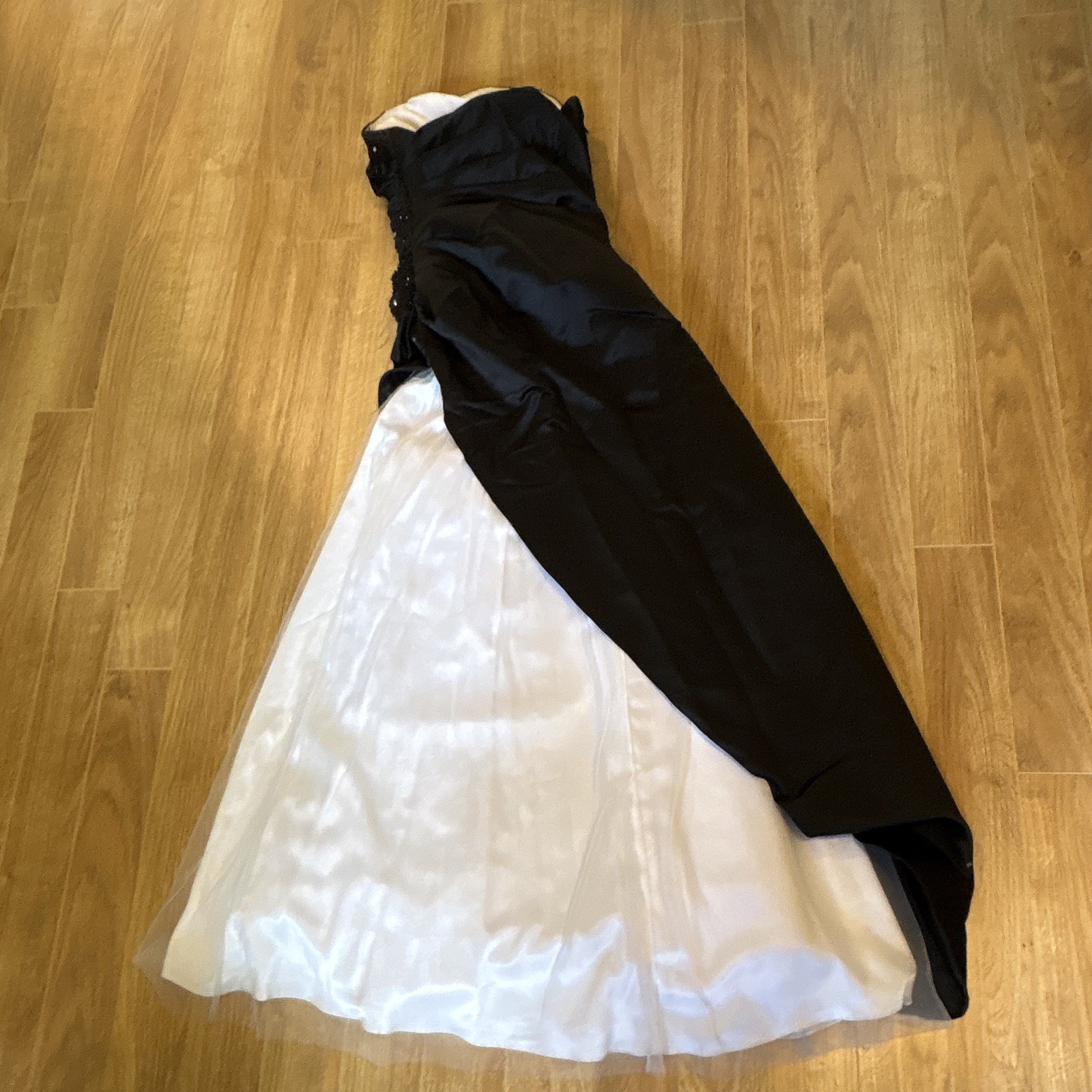 JUMP Strapless Black & White Satin Sweetheart Beaded Sequin Long Gown 3