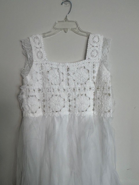 POL Romantic Bohemian Inspired White Crochet Lush Lace Tulle Knit Midi Dress NEW