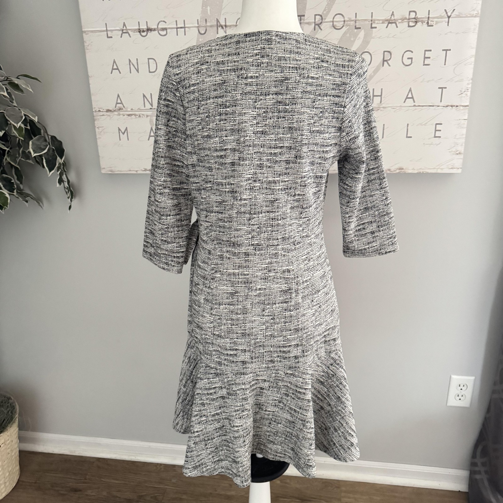Gilli Dress Womens Large Gray Wrap 3/4 Sleeve Ruffle Hem Knee Length Old Money