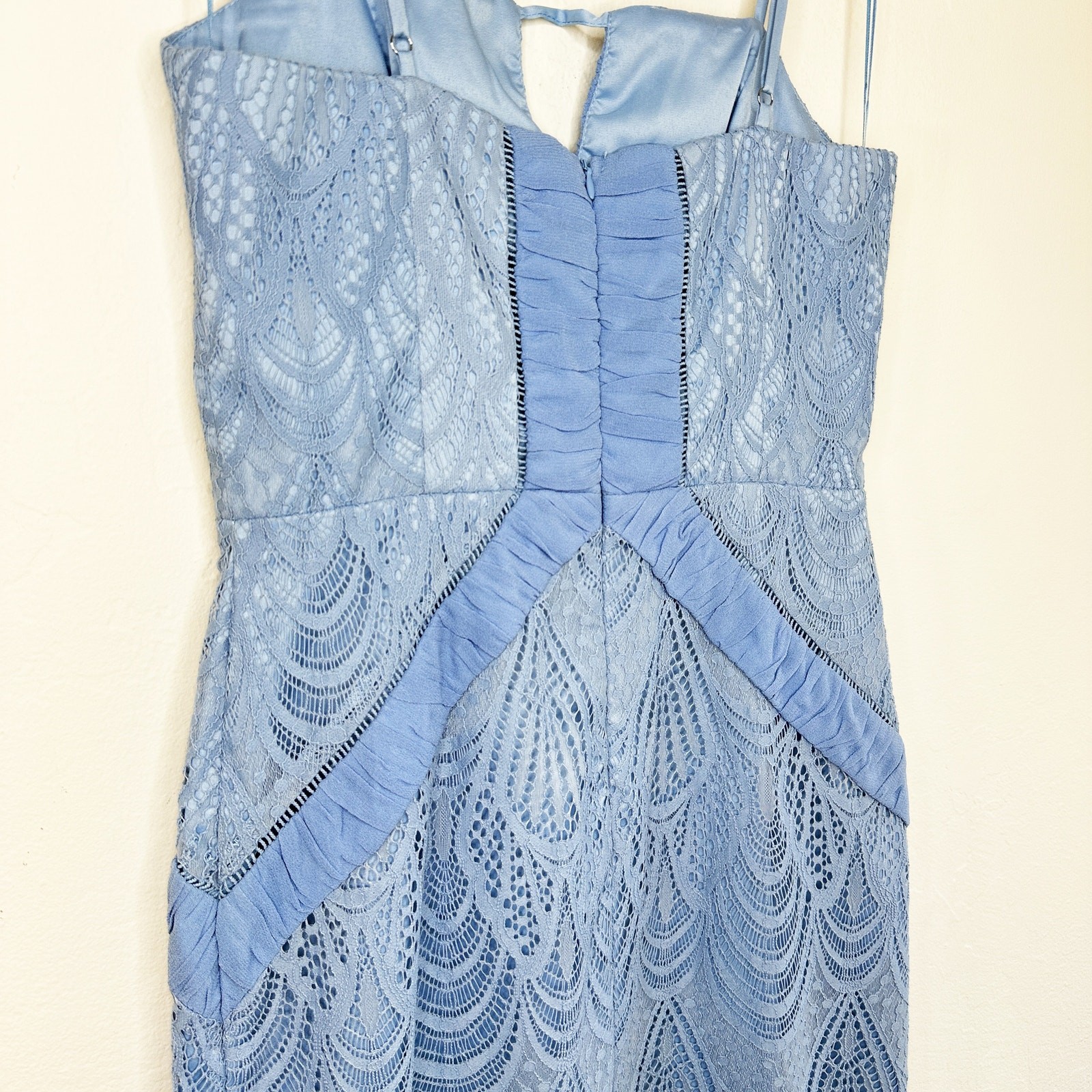 Harlyn Scallop Hem Lace Cocktail Sheath Bodycon Periwinkle Blue Dress Small