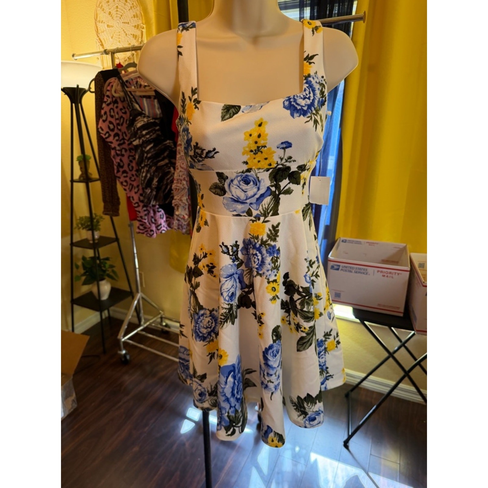 B Darlin Junior size 1/2 XS Cream Sundress with Blue & Yellow Floral Print NWOT