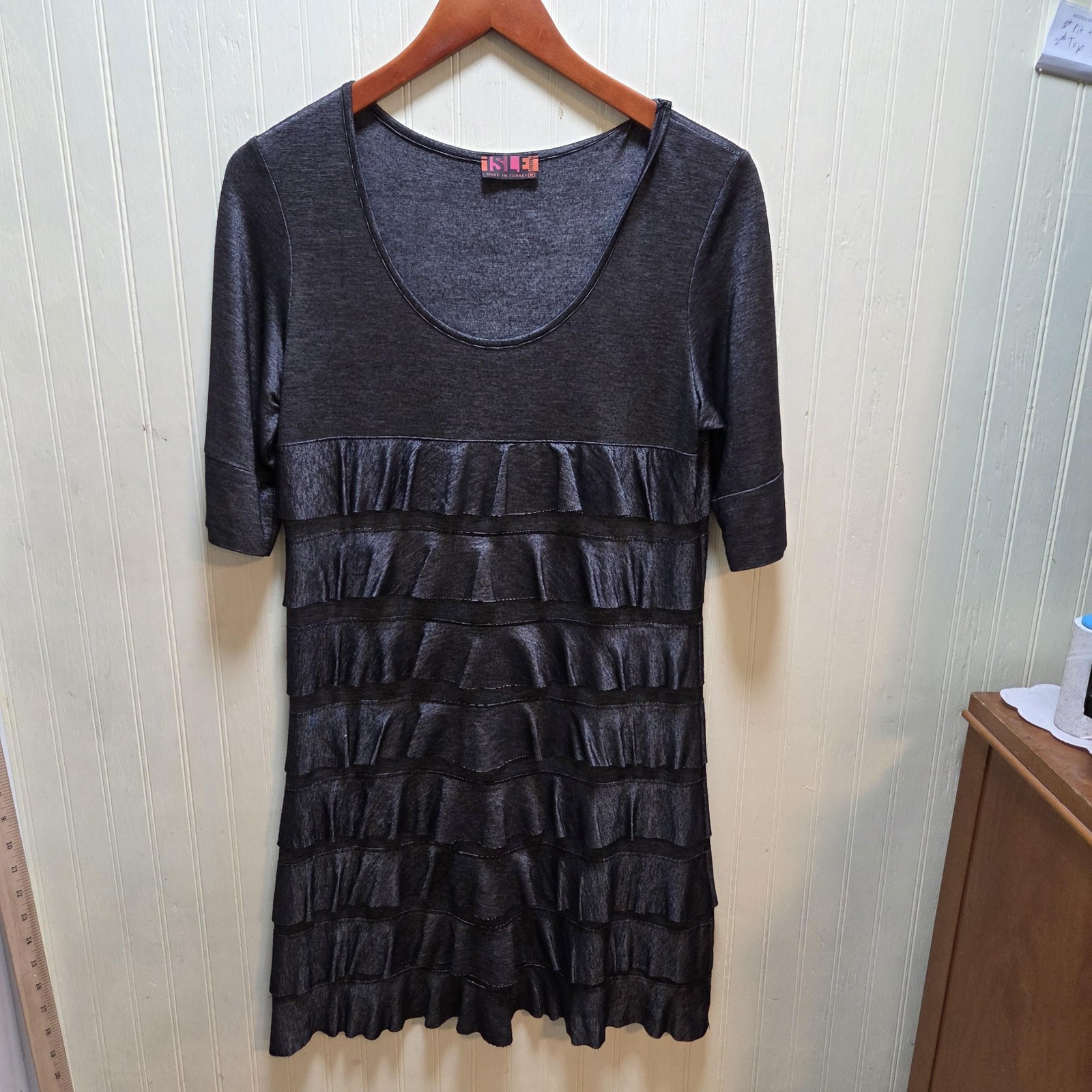 Isle Apparel Dress Womens Medium Gray Ruffle Tiered Half Sleeve Short Jersey
