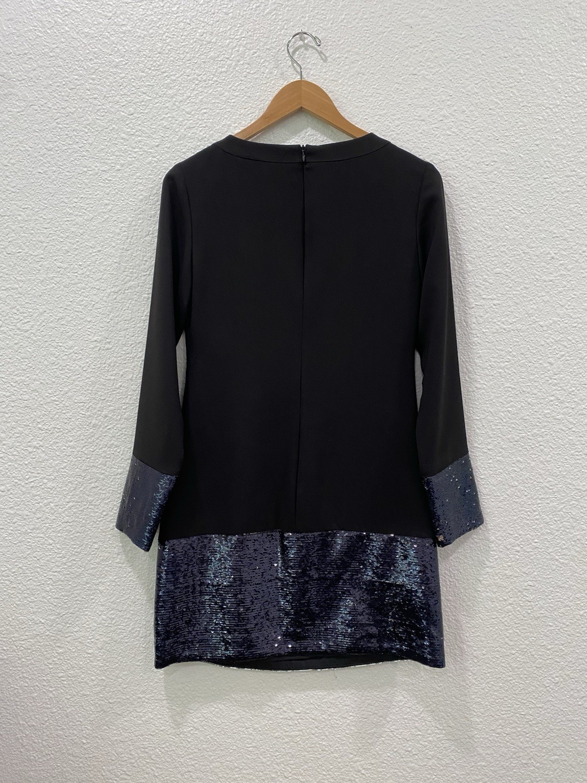 Trina Turk Black Sequin Trim Cocktail Shift Dress Silk Lined 3/4 Sleeve Size 2
