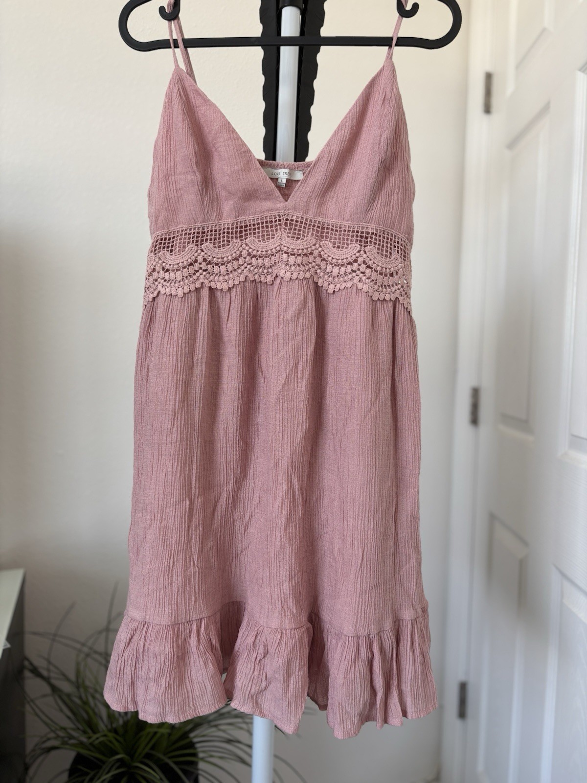 Love Tree Pink Crochet Lace Trim Mini Dress Size L Spaghetti Strap Back Tie