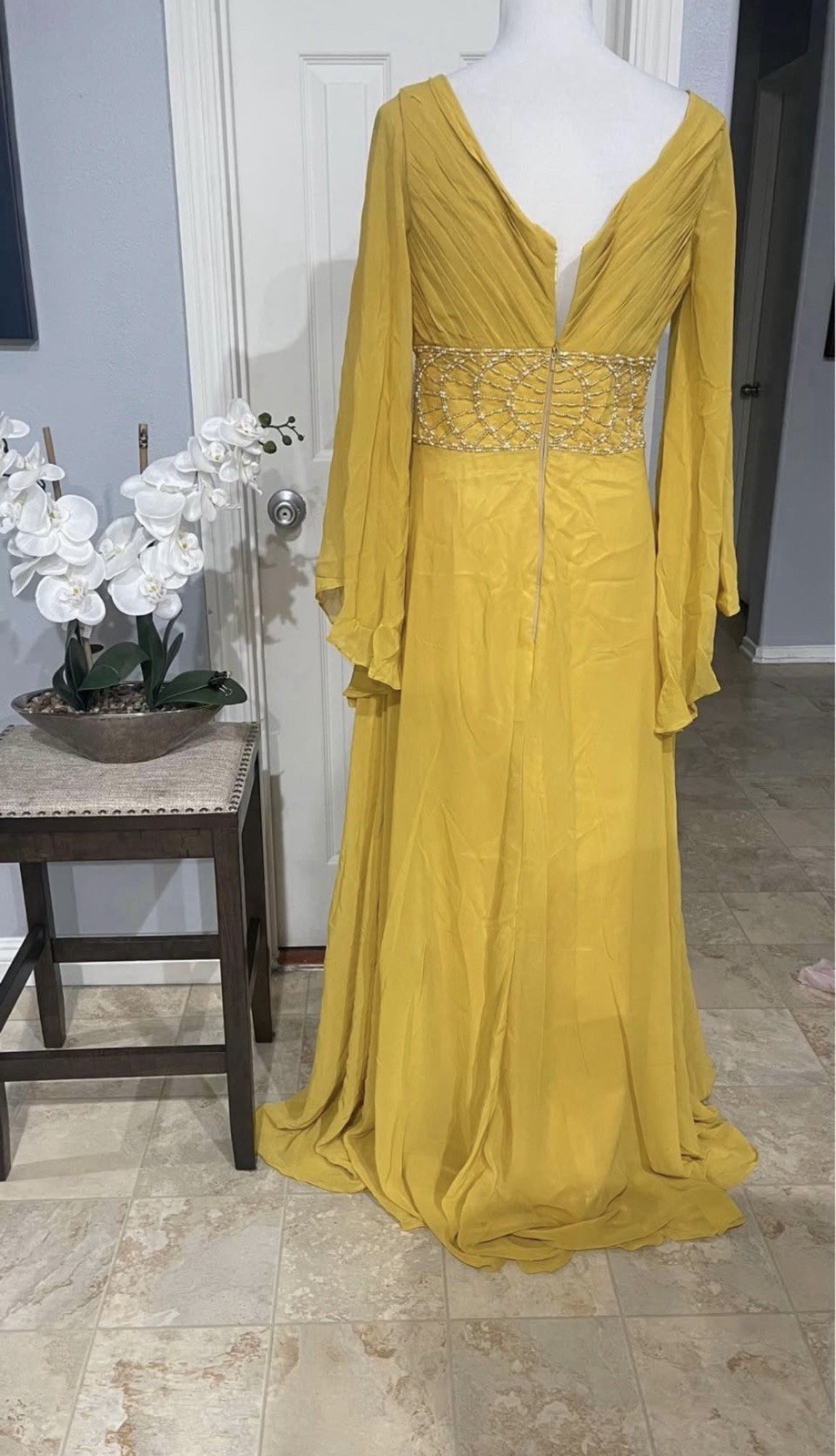 * New Beautiful dress size 10/12 Large waist measurement 31/ 32 inches