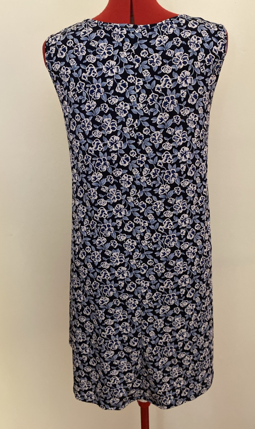 SJS DRESS~XL~BLUE WHITE FLORAL~SHIFT~SLEEVELESS~ABOVE THE KNEE~STRETCH