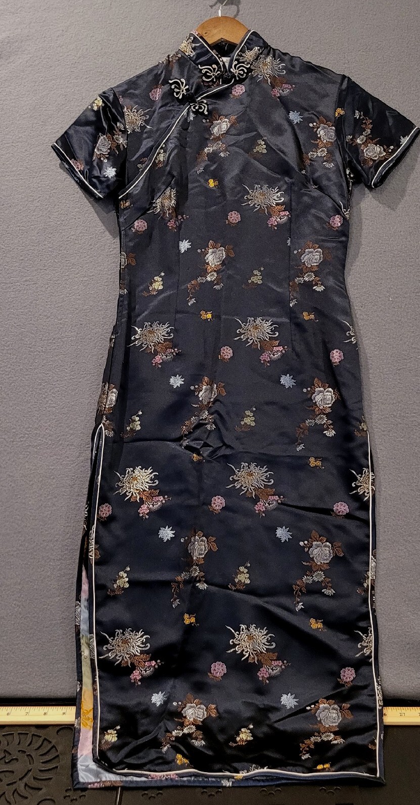 VINTAGE Golden Dragon Satin Dress High Neck Long Hangzhou China Size 34 B897