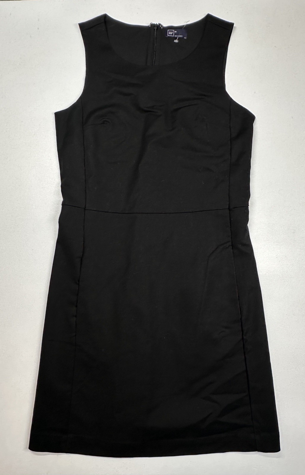 GAP Sz: 2 Classic Black Sheath Minimalist City Chic Office to Happy Hour (b41)