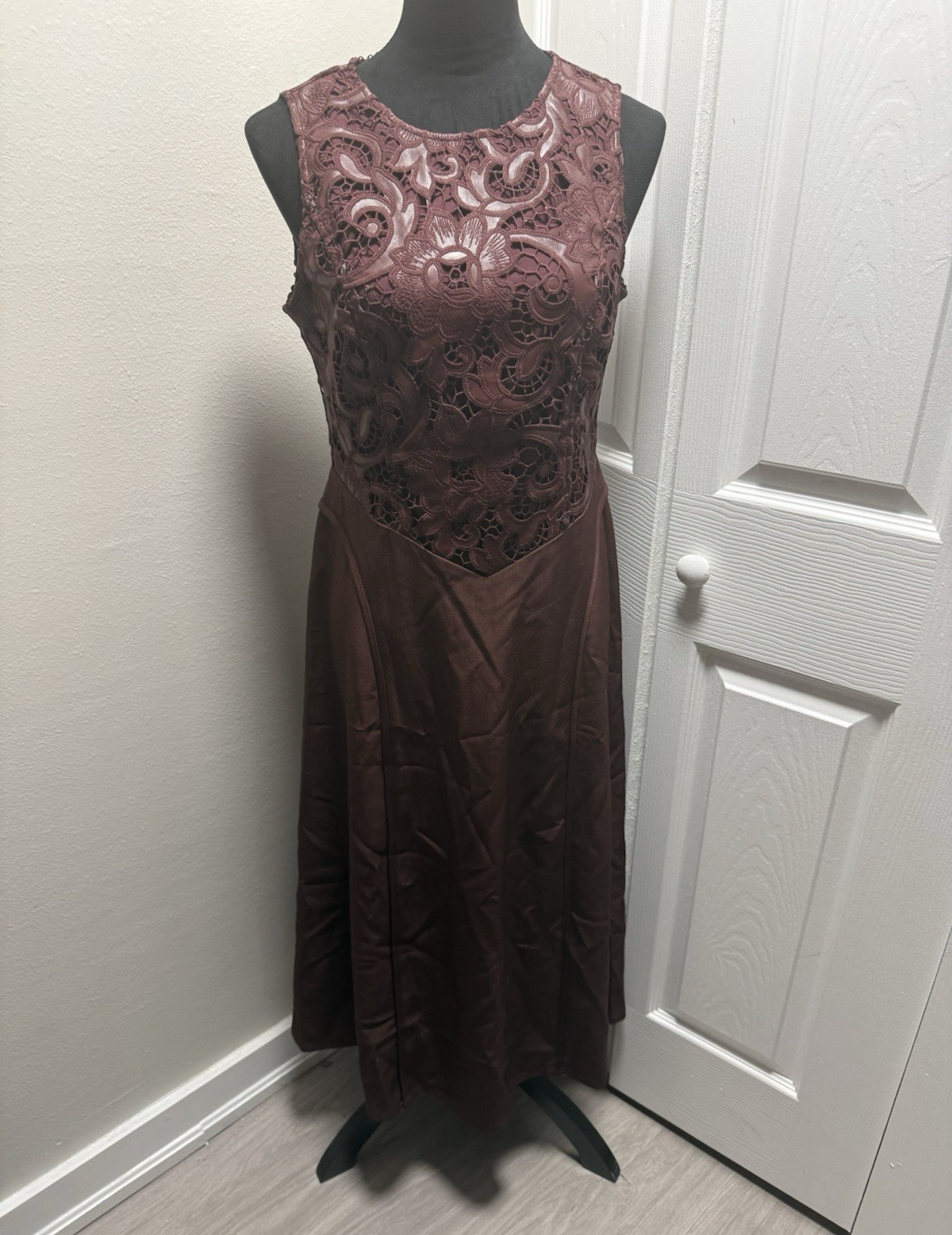 ZEYLAH Brown Solid Lace Sleeveless Round Neck Fit & Flare Midi Dress M