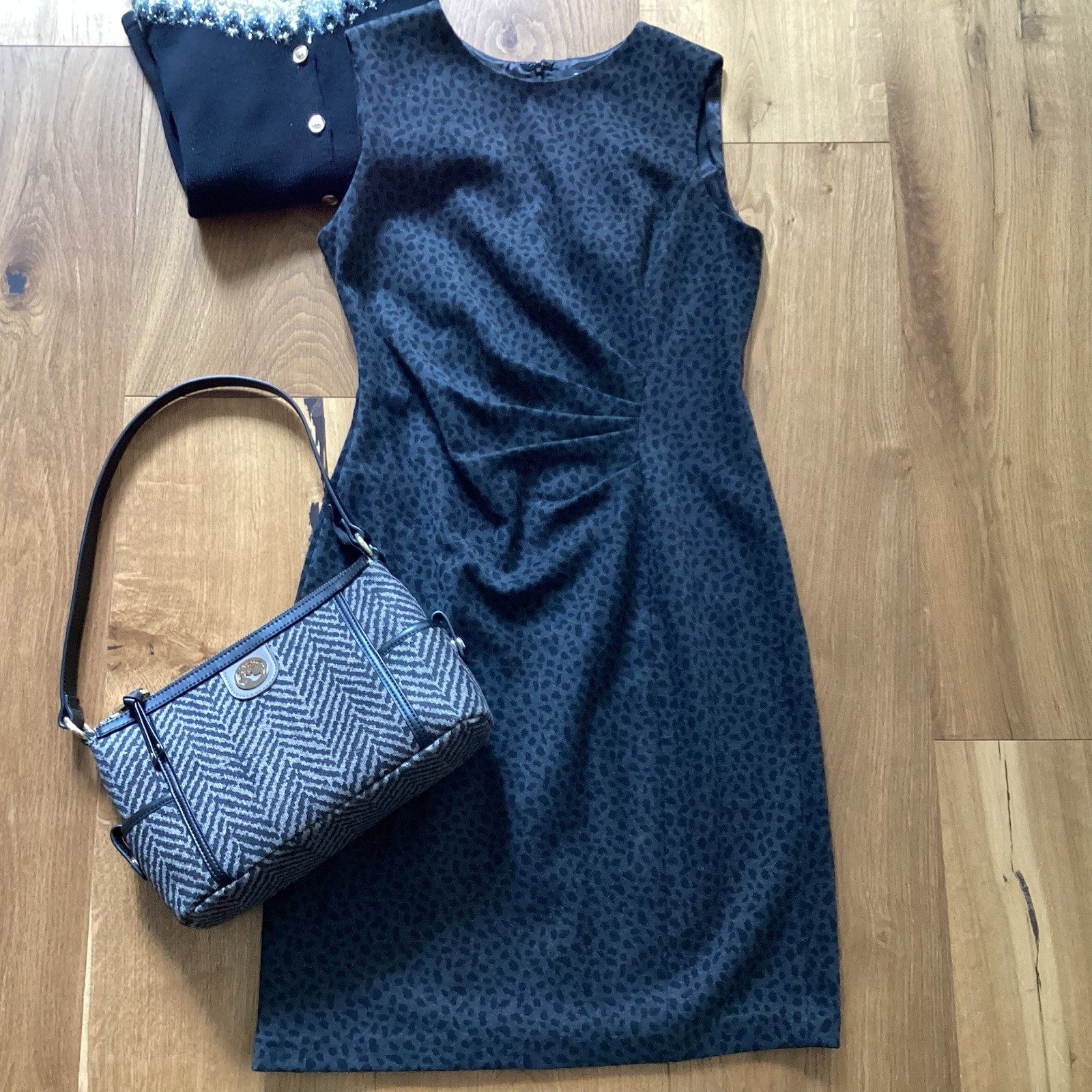 Tahari Black Gray Sleeveless Dress Shift Sz 6 Ruched Fully Lined Career Casual