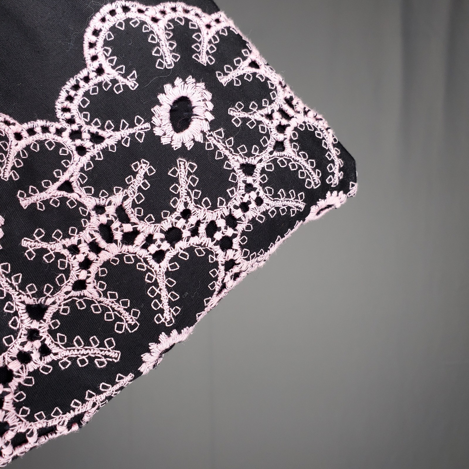Cynthia Steffe Dress Medium Y2K Embroidered Flower Black Pink Whimsygoth Y2K