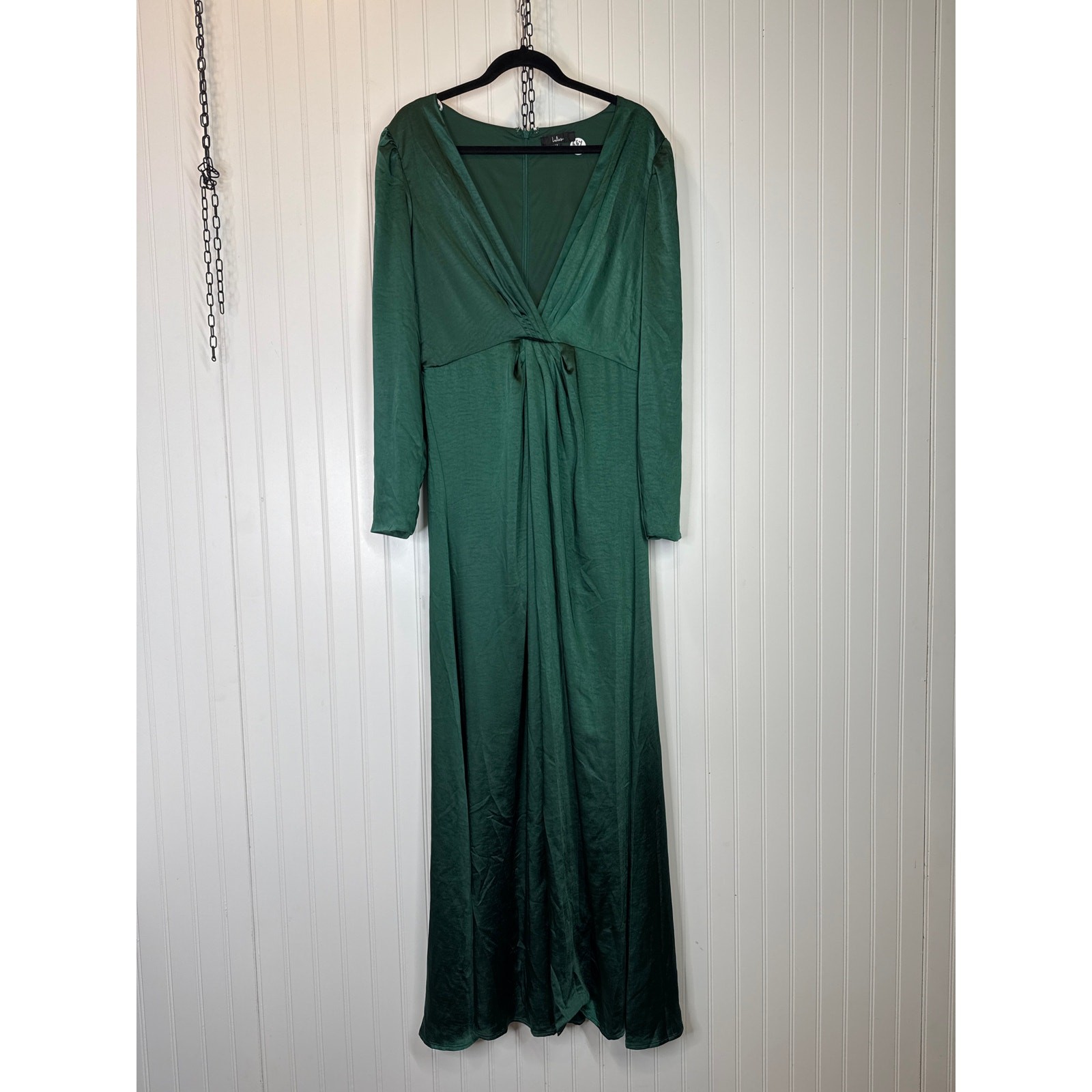 NWOT Lulus Endearing Elegance Emerald Green Satin Long Sleeve Maxi Dress Size M
