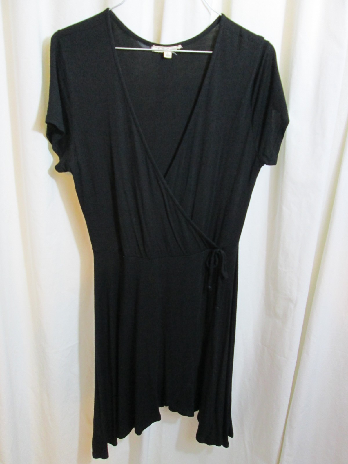 LBD Women Sz Large V cross over A-line skirt shark hem cap sleeve Black