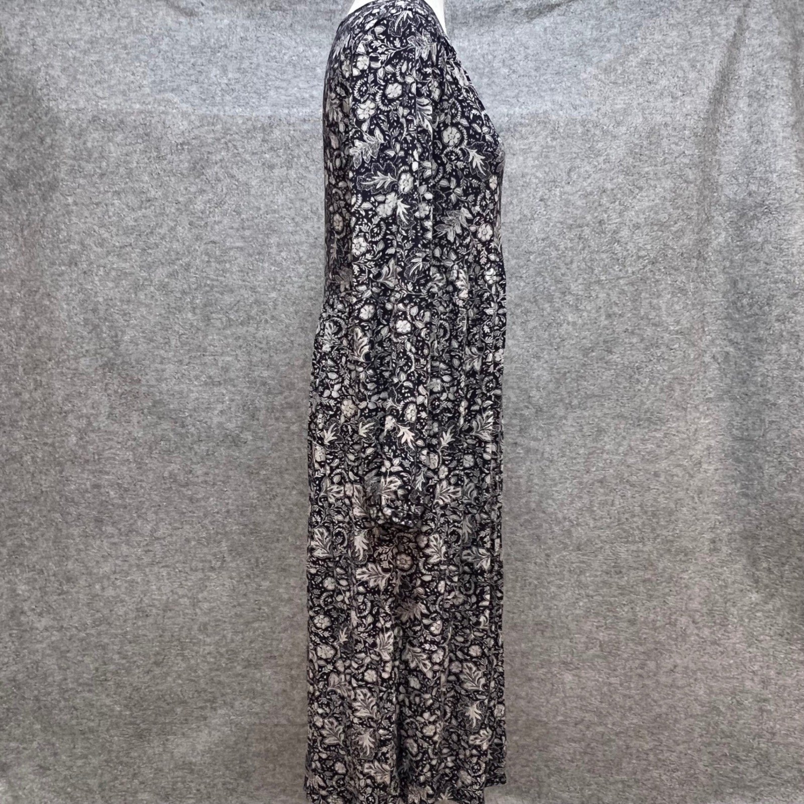 Isabel Maternity by Ingrid & Isabel Navy White Floral V-Neck Midi Dress Medium
